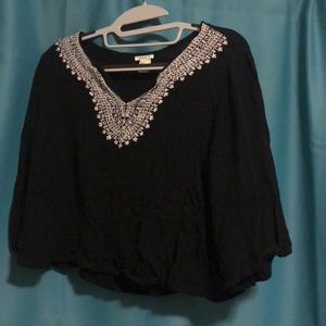 Black cropped flowy shirt